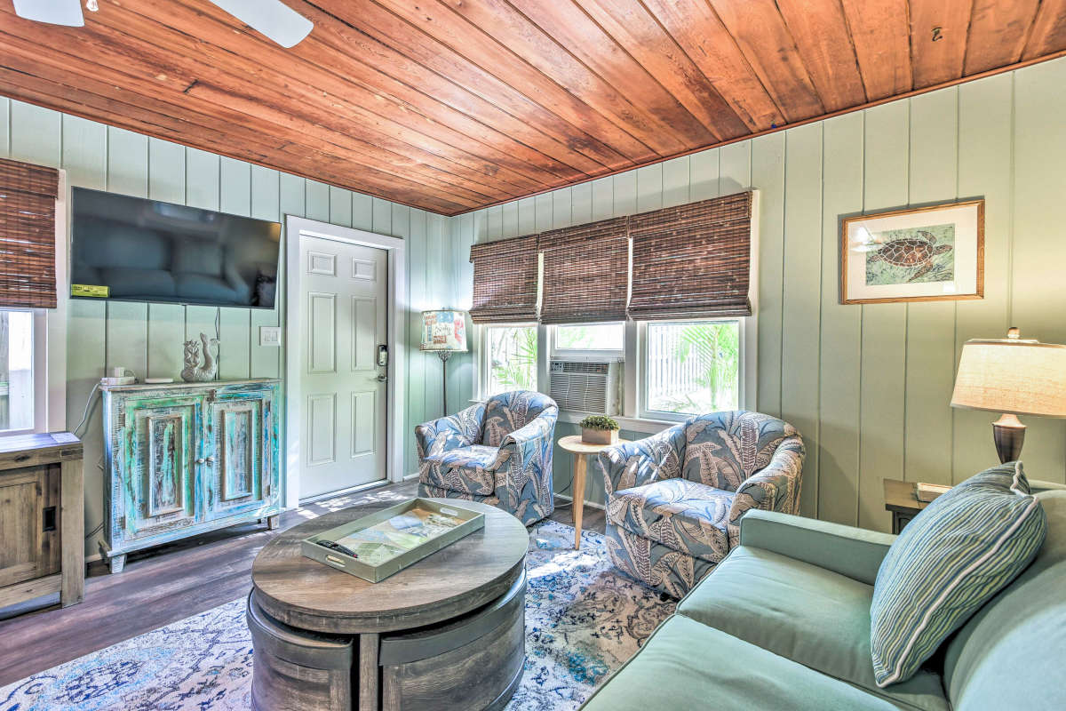 Walk to Beach Siesta Key Vacation Home