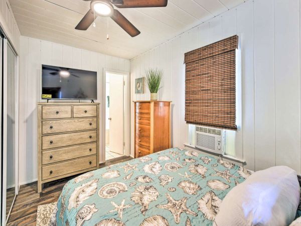 Walk to Beach Siesta Key Vacation Home