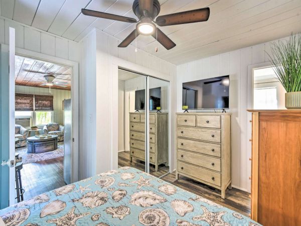 Walk to Beach Siesta Key Vacation Home