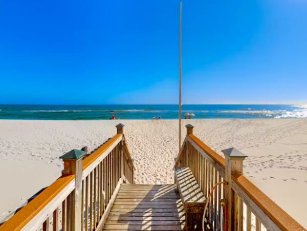 Oceanfront 2 Bedroom condo with pool. hot tub, and beach access
