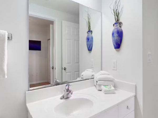Oceanfront 2 Bedroom condo with pool. hot tub, and beach access