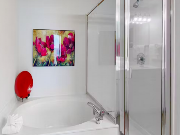 Oceanfront 2 Bedroom condo with pool. hot tub, and beach access