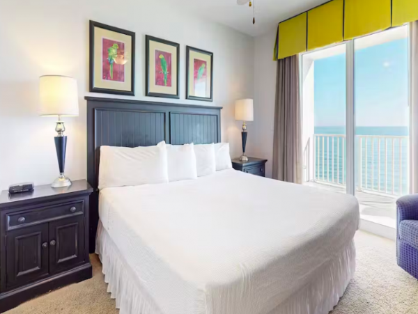 Oceanfront 2 Bedroom condo with pool. hot tub, and beach access