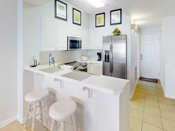 Oceanfront 2 Bedroom condo with pool. hot tub, and beach access