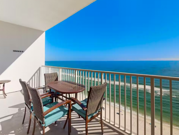 Oceanfront 2 Bedroom condo with pool. hot tub, and beach access