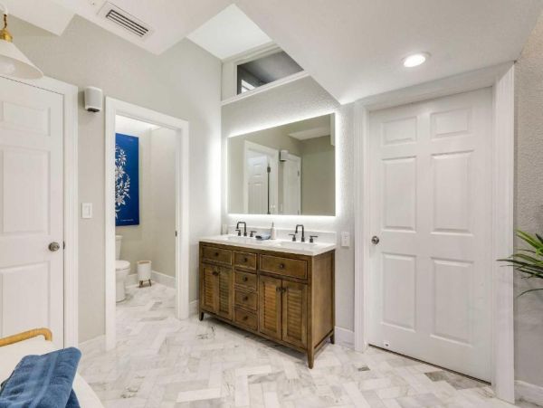 Luxury St. Petersburg Waterfront Vacation Rental 5-Bedroom Home with Pool, Spa & Dock Near Treasure Island