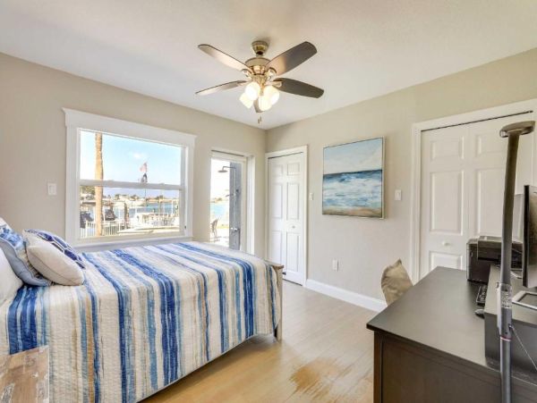 Luxury St. Petersburg Waterfront Vacation Rental 5-Bedroom Home with Pool, Spa & Dock Near Treasure Island