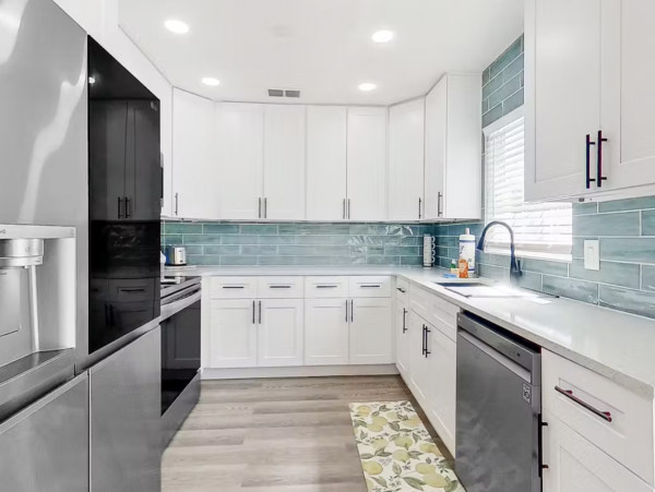 Magnificent 4 Bedroom Short Drive to Siesta Beaches WOW New property