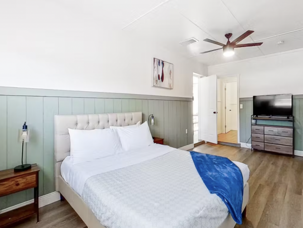 Magnificent 4 Bedroom Short Drive to Siesta Beaches WOW New property