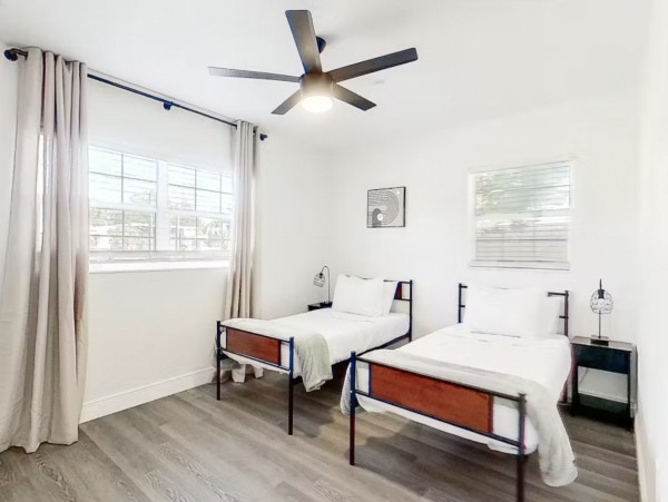 Magnificent 4 Bedroom Short Drive to Siesta Beaches WOW New property
