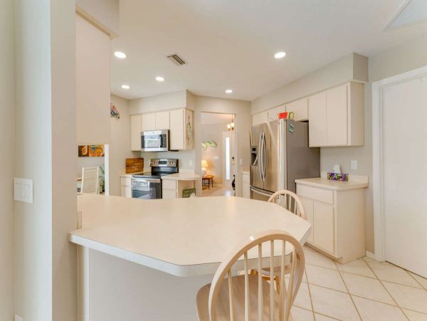 Venice Three Bedroom Luxury Vacation Home with Caged Pool