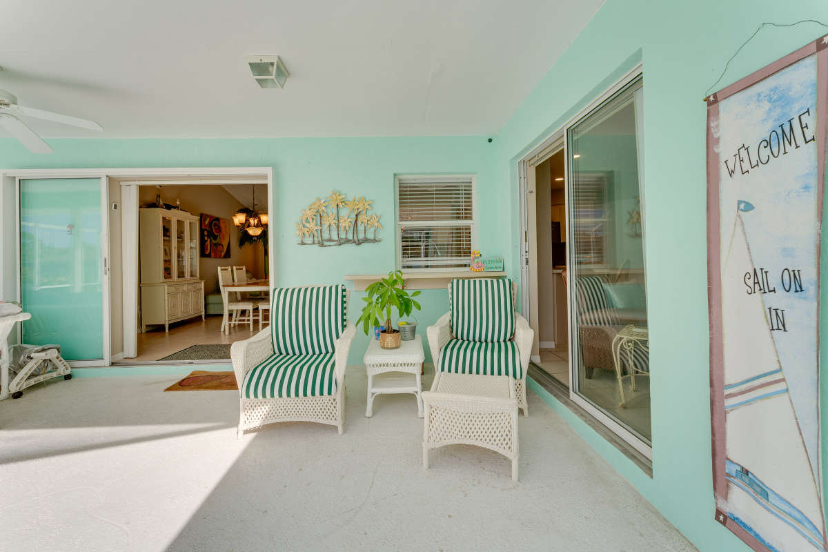 Venice Three Bedroom Luxury Vacation Home with Caged Pool