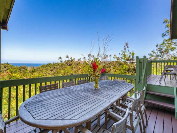 Oceanfront Oasis in Princeville - 6-Bedroom Home with Private Pool and Stunning Views