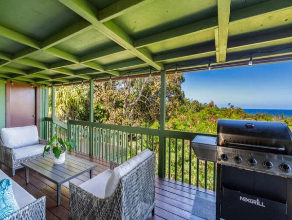 Oceanfront Oasis in Princeville - 6-Bedroom Home with Private Pool and Stunning Views