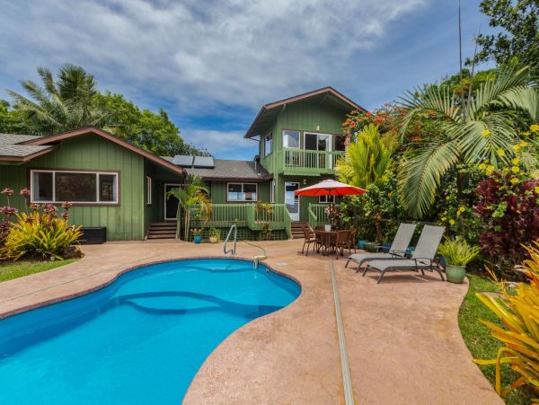 Oceanfront Oasis in Princeville - 6-Bedroom Home with Private Pool and Stunning Views
