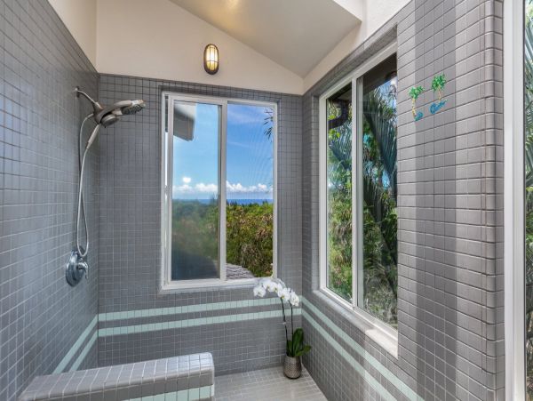 Oceanfront Oasis in Princeville - 6-Bedroom Home with Private Pool and Stunning Views
