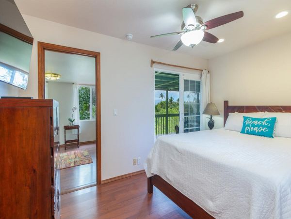 Oceanfront Oasis in Princeville - 6-Bedroom Home with Private Pool and Stunning Views