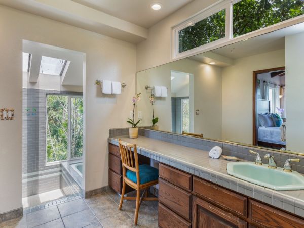 Oceanfront Oasis in Princeville - 6-Bedroom Home with Private Pool and Stunning Views