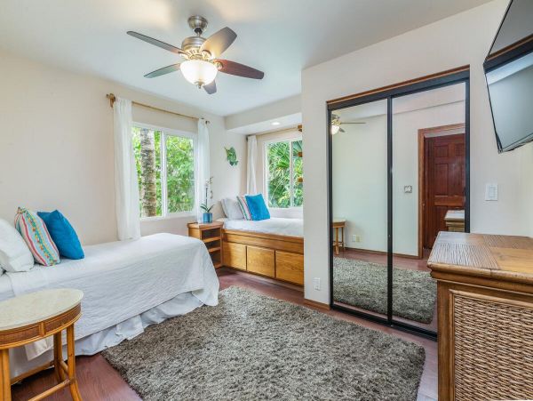 Oceanfront Oasis in Princeville - 6-Bedroom Home with Private Pool and Stunning Views