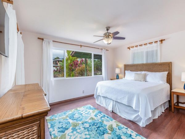 Oceanfront Oasis in Princeville - 6-Bedroom Home with Private Pool and Stunning Views