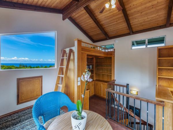 Oceanfront Oasis in Princeville - 6-Bedroom Home with Private Pool and Stunning Views