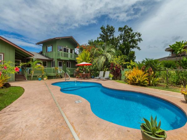 Oceanfront Oasis in Princeville - 6-Bedroom Home with Private Pool and Stunning Views