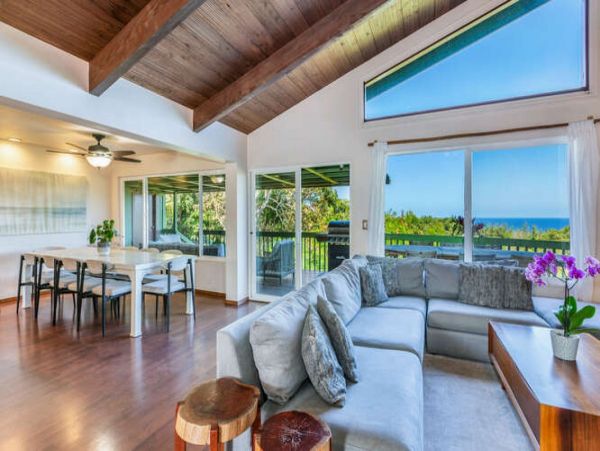 Oceanfront Oasis in Princeville - 6-Bedroom Home with Private Pool and Stunning Views