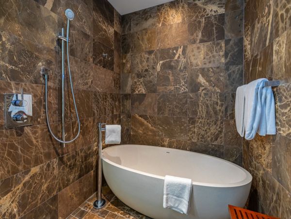 Stunning Three Bedroom Vacation Rental in Wailea Sleeps 8
