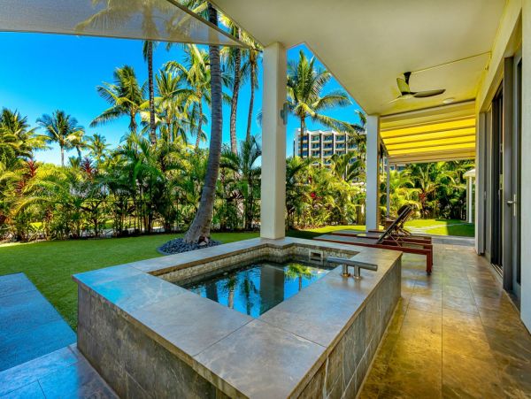 Stunning Three Bedroom Vacation Rental in Wailea Sleeps 8