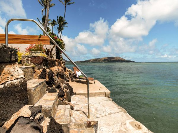 Oceanfront Four Bedroom Vacation Rental in Honolulu