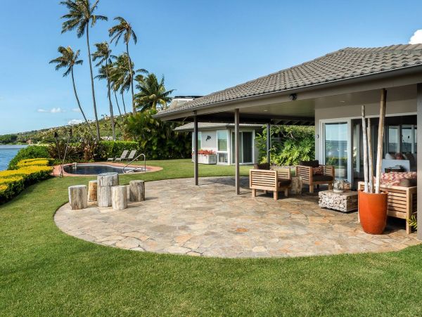 Oceanfront Four Bedroom Vacation Rental in Honolulu