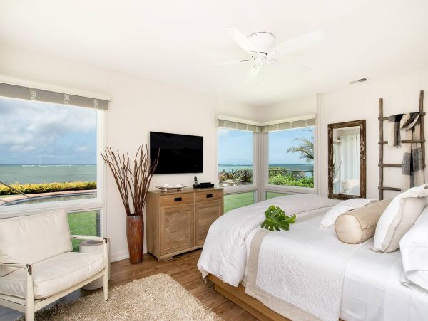Oceanfront Four Bedroom Vacation Rental in Honolulu