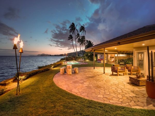 Oceanfront Four Bedroom Vacation Rental in Honolulu