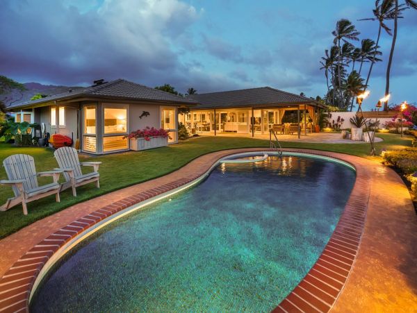 Oceanfront Four Bedroom Vacation Rental in Honolulu