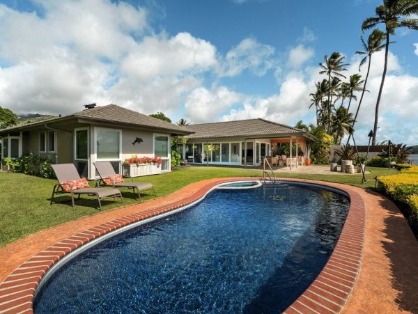 Oceanfront Four Bedroom Vacation Rental in Honolulu