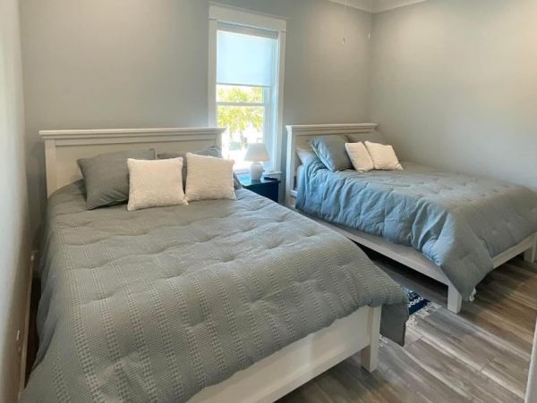 Pensacola Beach Vacation Home Six Bedroom Walk to Beach