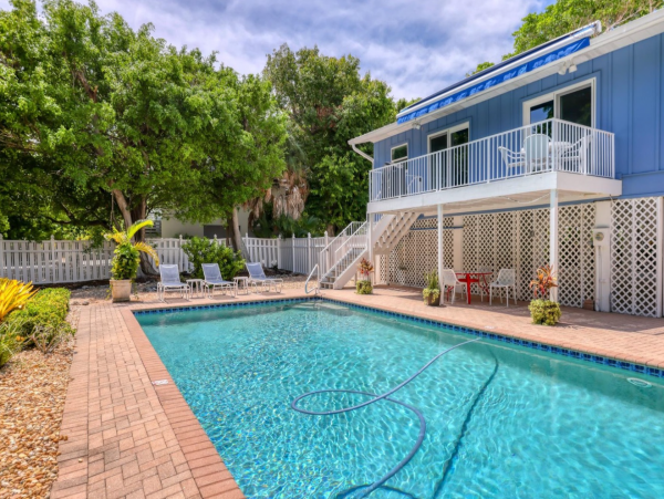 Three Bedroom Vacation Home Close to the Beach in Longboat Key