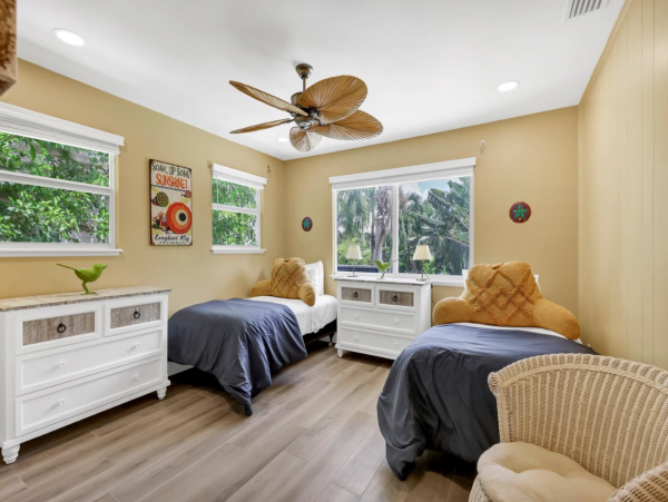 Three Bedroom Vacation Home Close to the Beach in Longboat Key