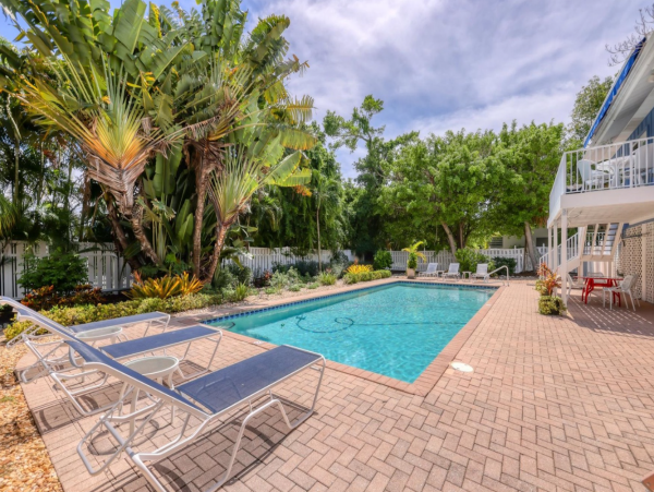Three Bedroom Vacation Home Close to the Beach in Longboat Key
