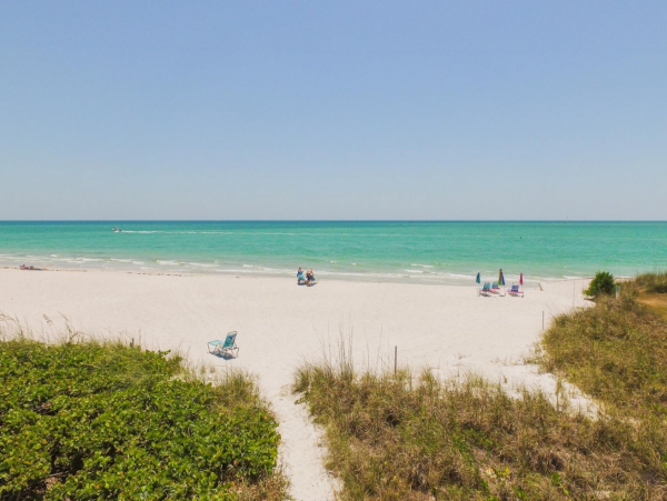 Three Bedroom Vacation Home Close to the Beach in Longboat Key