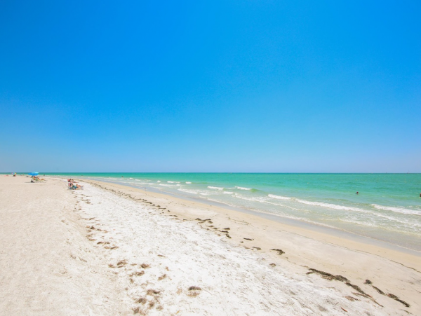 Three Bedroom Vacation Home Close to the Beach in Longboat Key