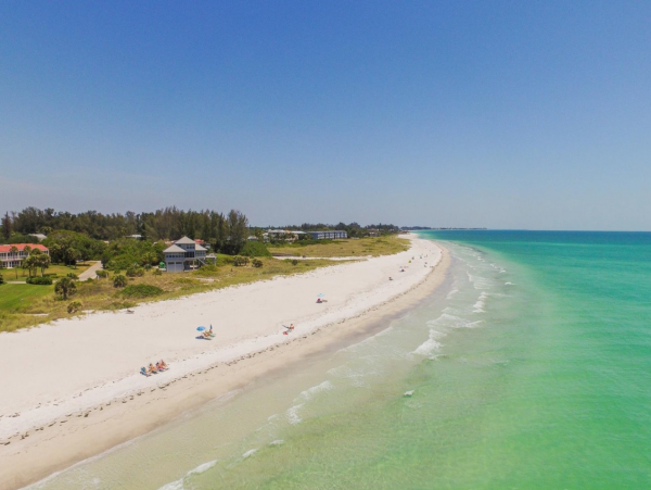 Three Bedroom Vacation Home Close to the Beach in Longboat Key