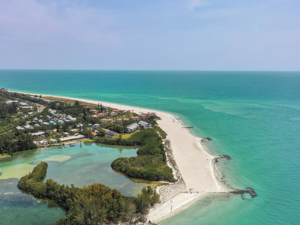Three Bedroom Vacation Home Close to the Beach in Longboat Key