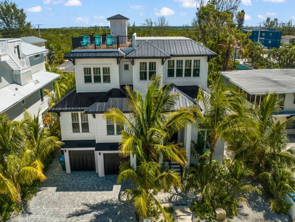 Holmes Beach Vacation Home Five Bedroom Walk to Beach