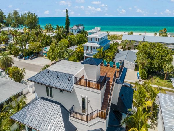 Holmes Beach Vacation Home Five Bedroom Walk to Beach