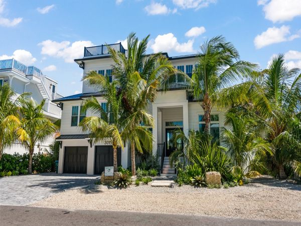 Holmes Beach Vacation Home Five Bedroom Walk to Beach