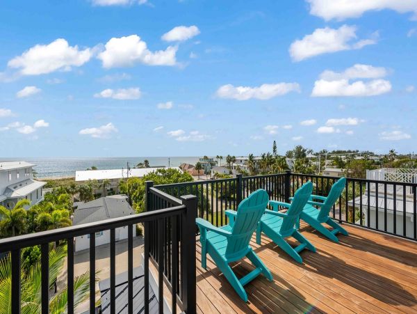 Holmes Beach Vacation Home Five Bedroom Walk to Beach