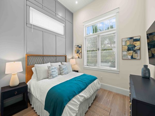 Holmes Beach Vacation Home Five Bedroom Walk to Beach