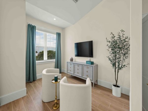 Holmes Beach Vacation Home Five Bedroom Walk to Beach