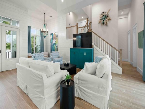Holmes Beach Vacation Home Five Bedroom Walk to Beach